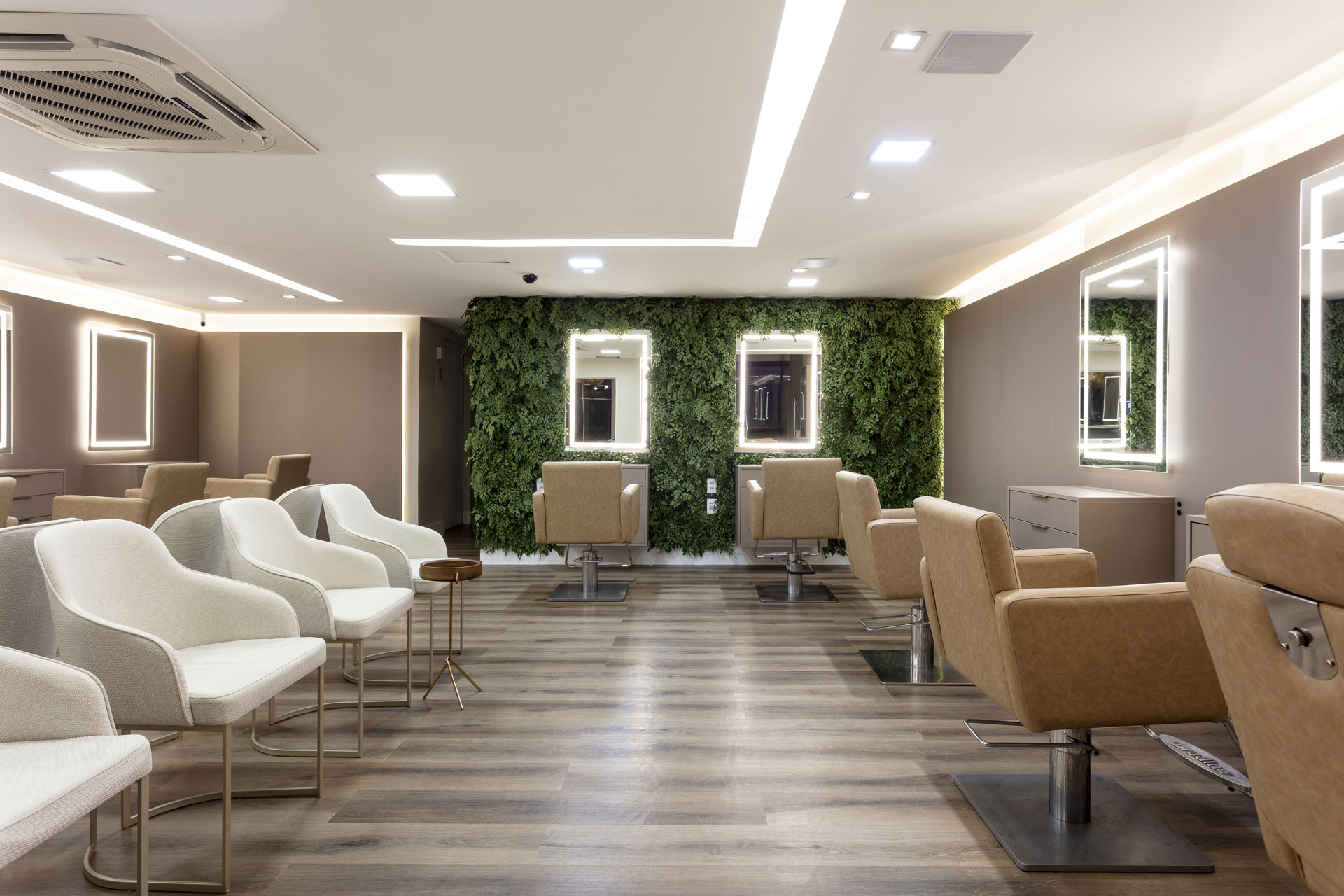 A consultoria é o serviço oferecido para aqueles que desejam somente transformações dos ambientes, sem o transtorno da obra. Trata-se daquela renovação ou atualização dos seus ambientes, sem grandes intervenções.